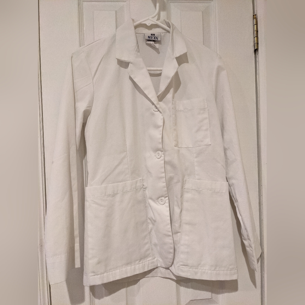 Short white coat